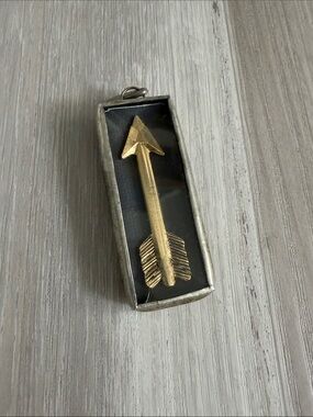 Jewel Kade Gold Arrow Pendant Necklace Charm - Vintage Style